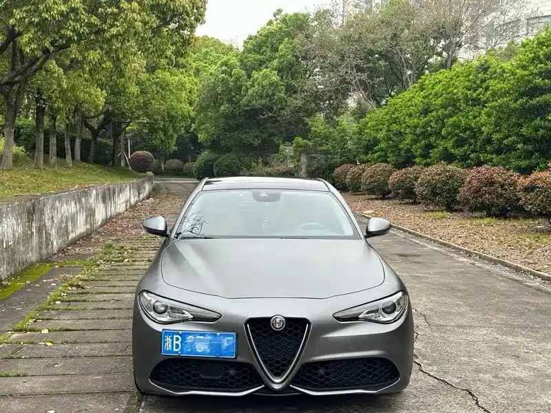 Alfa Romeo Giulia 2018 — фото 2