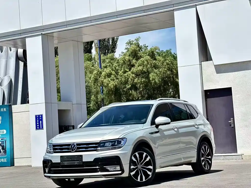 Volkswagen Tiguan L 2021 — фото 1