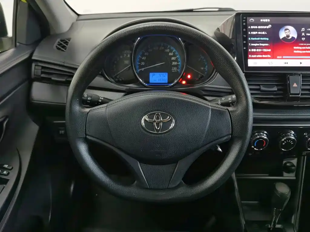 Toyota Yaris L 2017 — фото 11