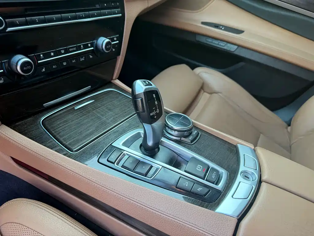 BMW 7 Series 2013 — фото 10