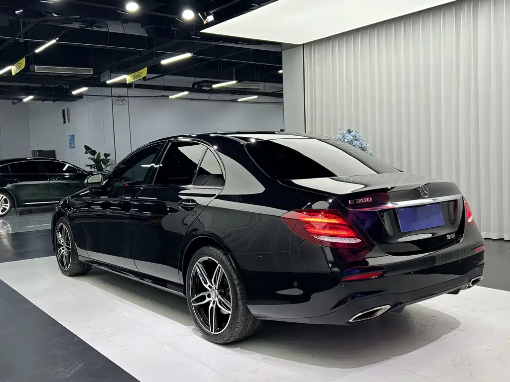 Mercedes-Benz E-Class 2017 — фото 11