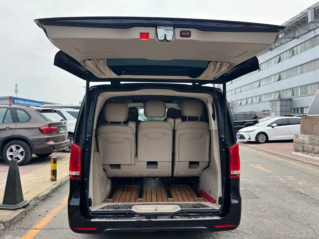 Mercedes-Benz V-Class 2020 — фото 29