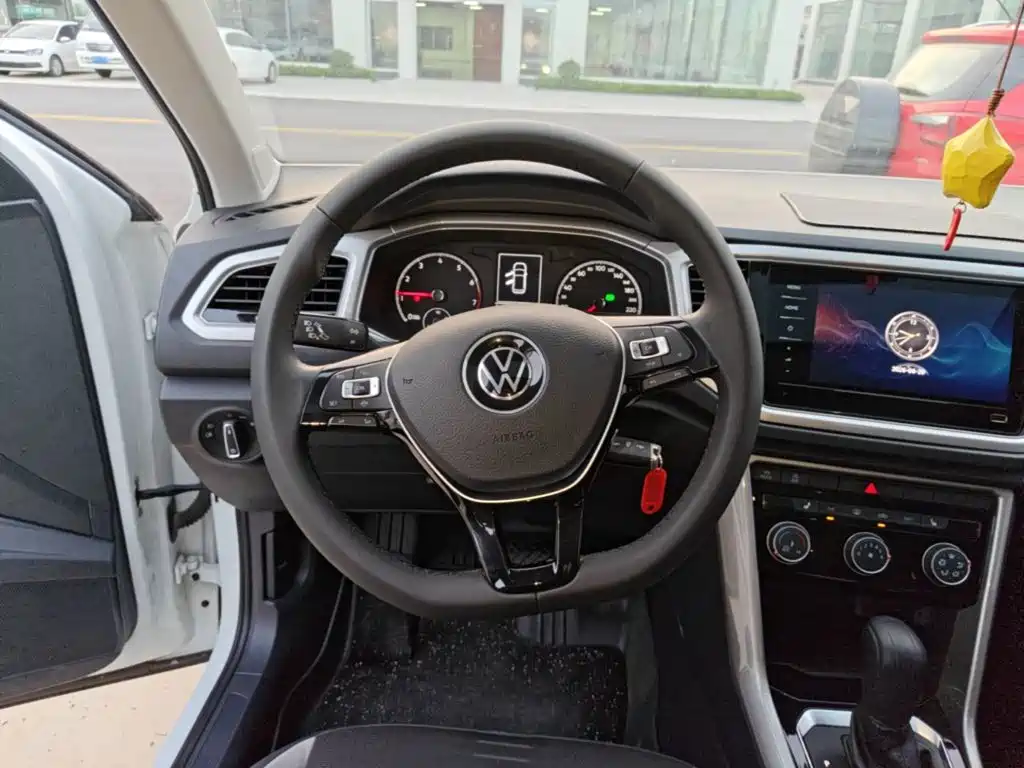 Volkswagen T-Roc 2021 — фото 11