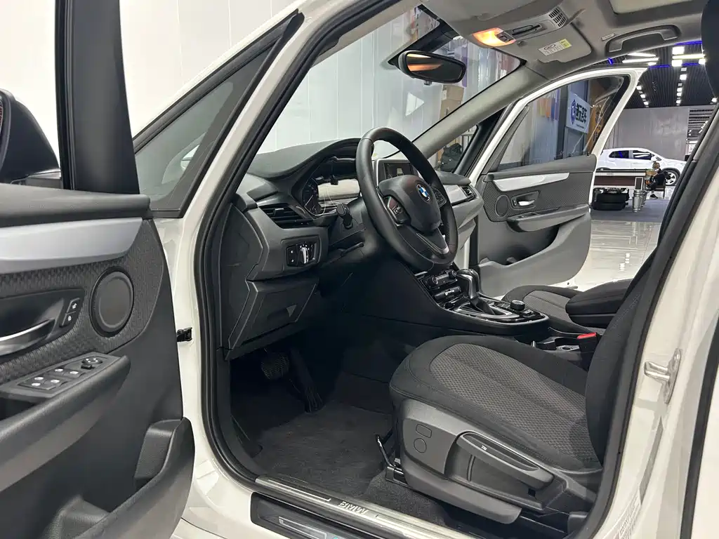 BMW 2 Series Active Tourer 2018 — фото 18