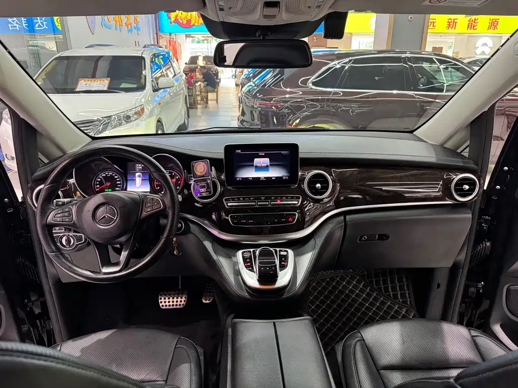 Mercedes-Benz V-Class 2020 — фото 10