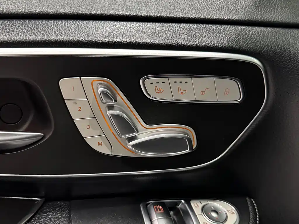 Mercedes-Benz V-Class 2020 — фото 15