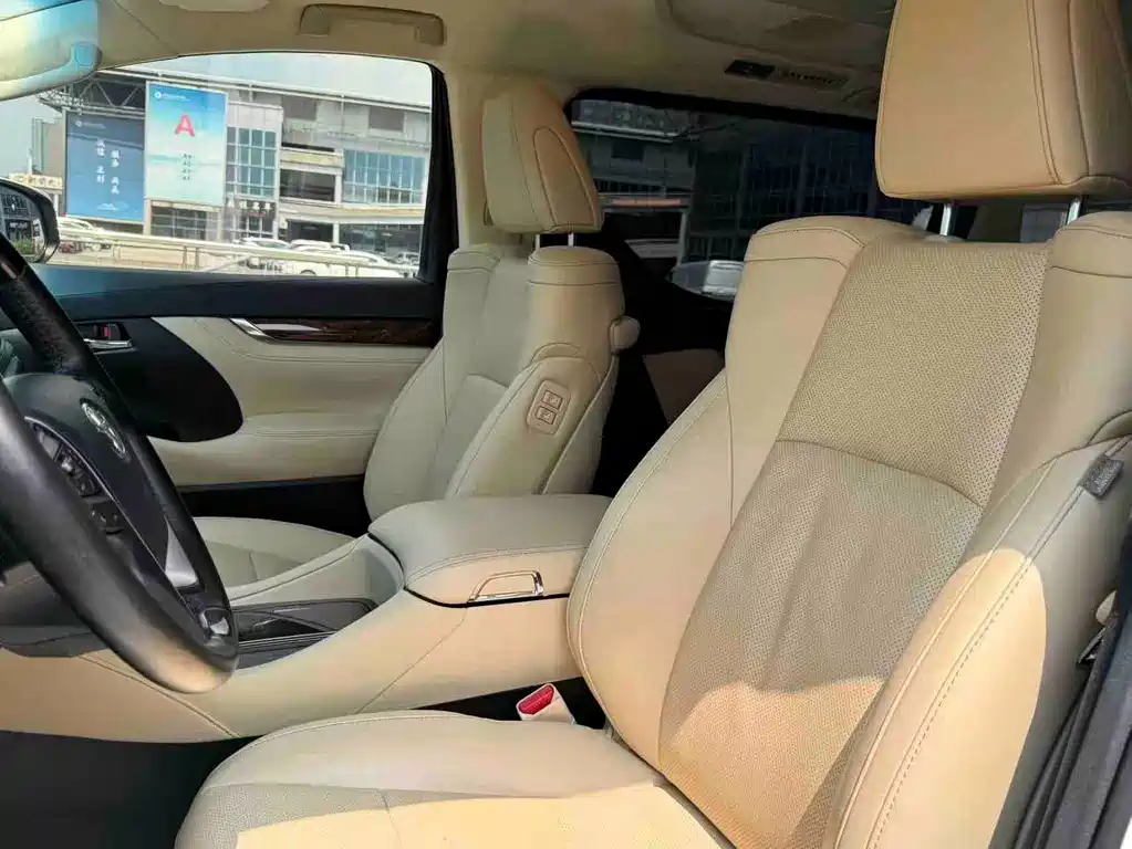Toyota Alphard 2023 — фото 5