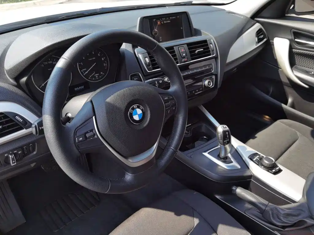 BMW 1 Series 2017 — фото 16