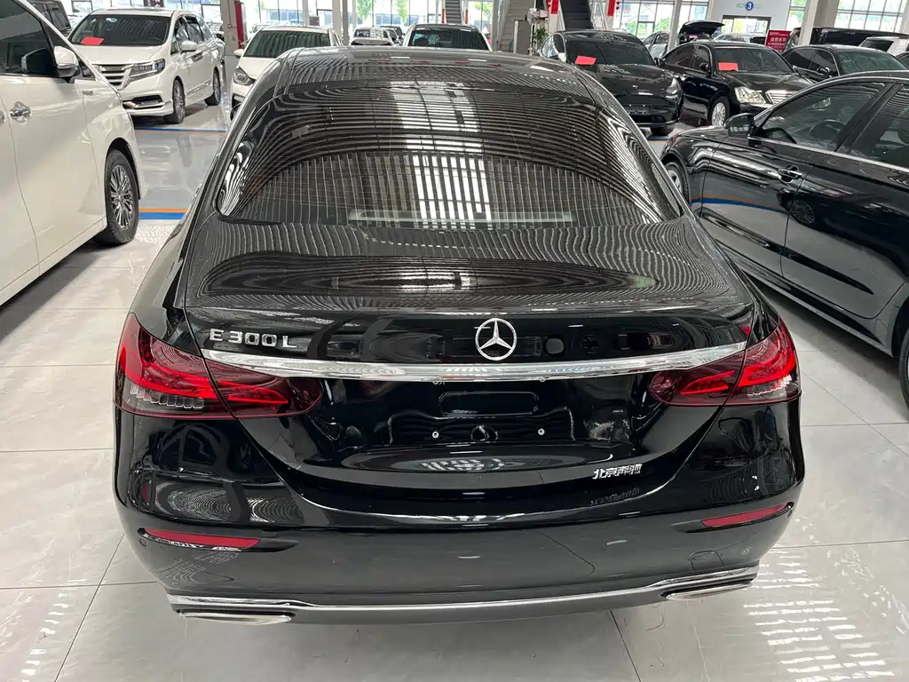 Mercedes-Benz E-Class 2021 — фото 17