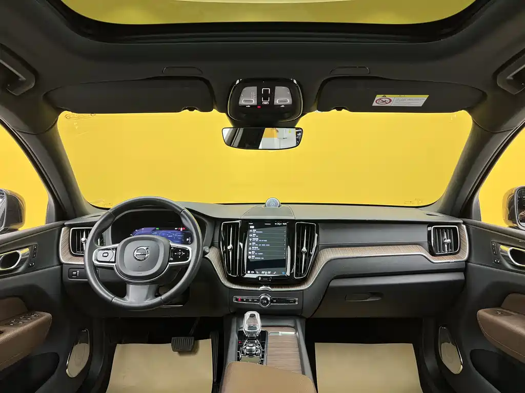 Volvo XC60 2022 — фото 25