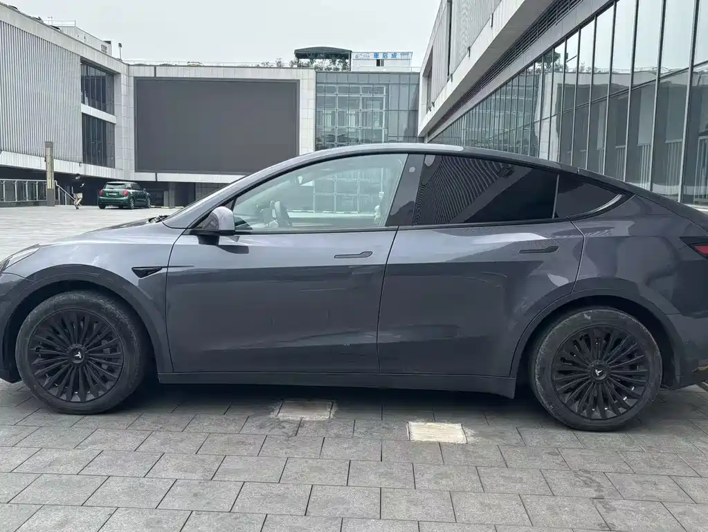 Tesla Model Y 2022 — фото 11