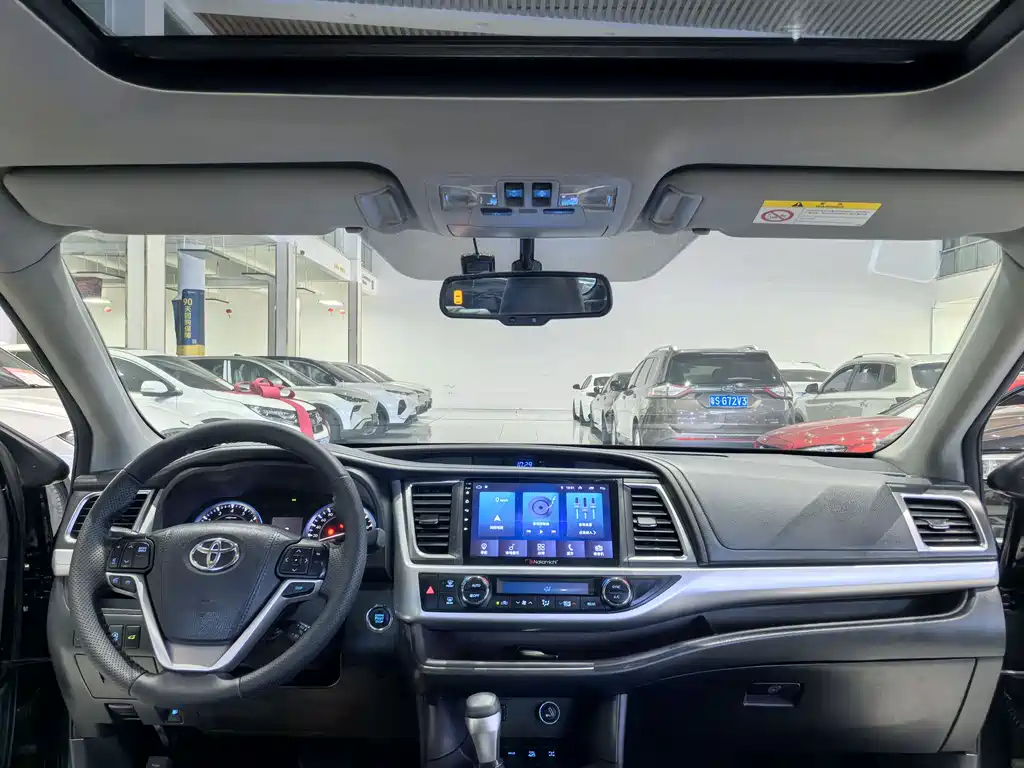 Toyota Highlander 2017 — фото 17
