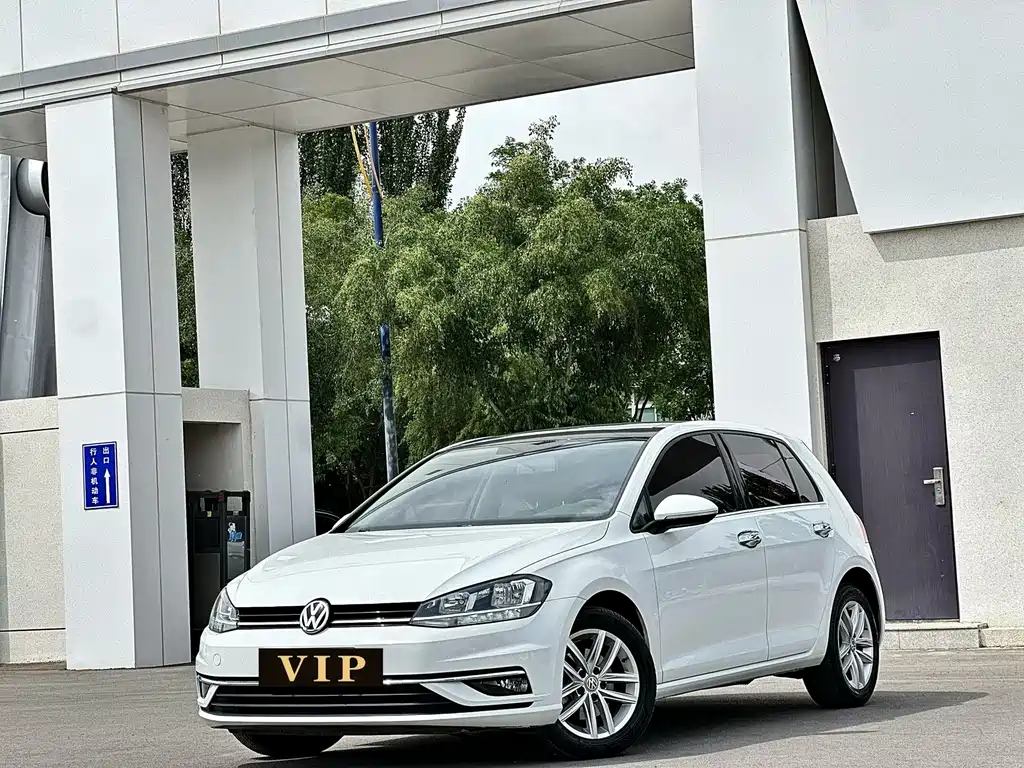 Volkswagen Golf 2018 — фото 1