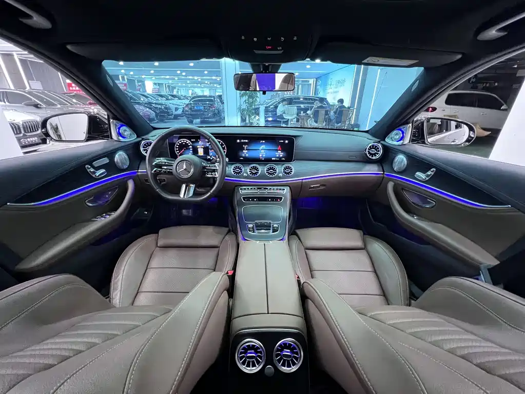 Mercedes-Benz E-Class 2023 — фото 12