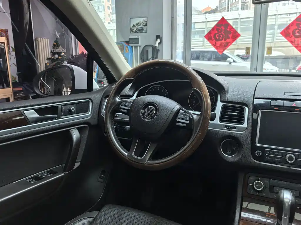 Volkswagen Touareg 2015 — фото 10