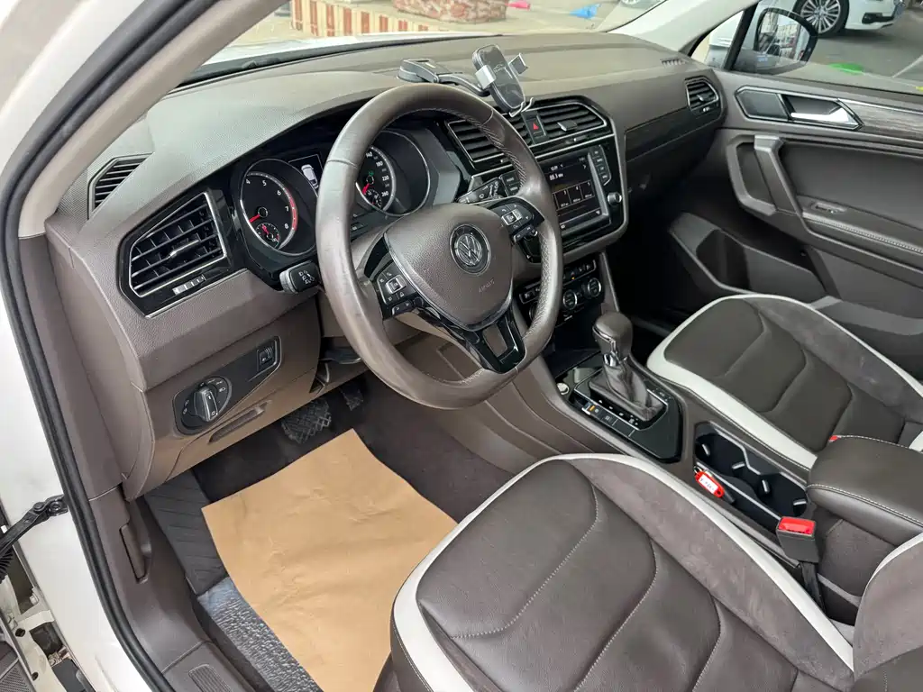 Volkswagen Tiguan L 2017 — фото 12