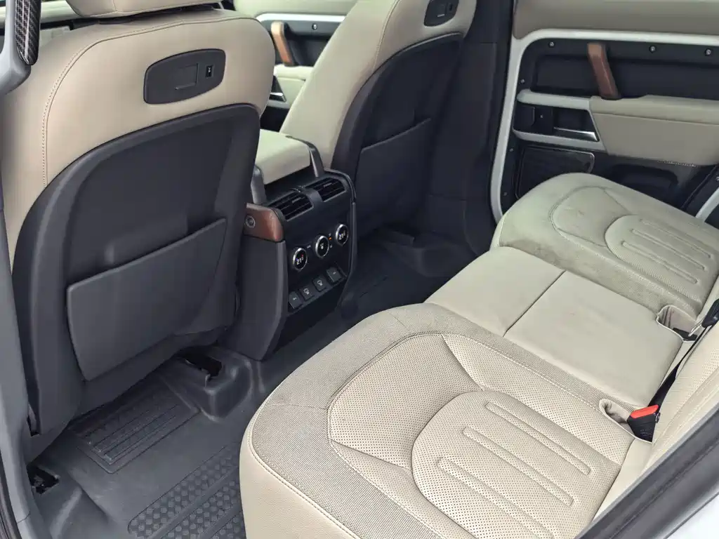 Land Rover Defender 2021 — фото 13