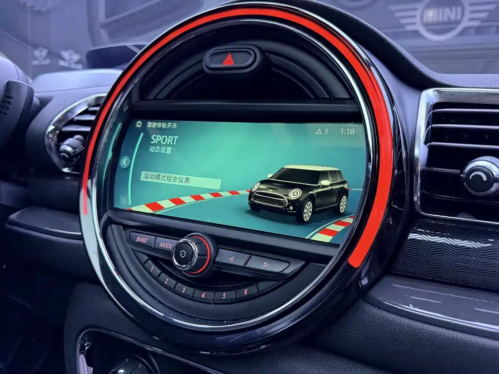 MINI Clubman 2017 — фото 16