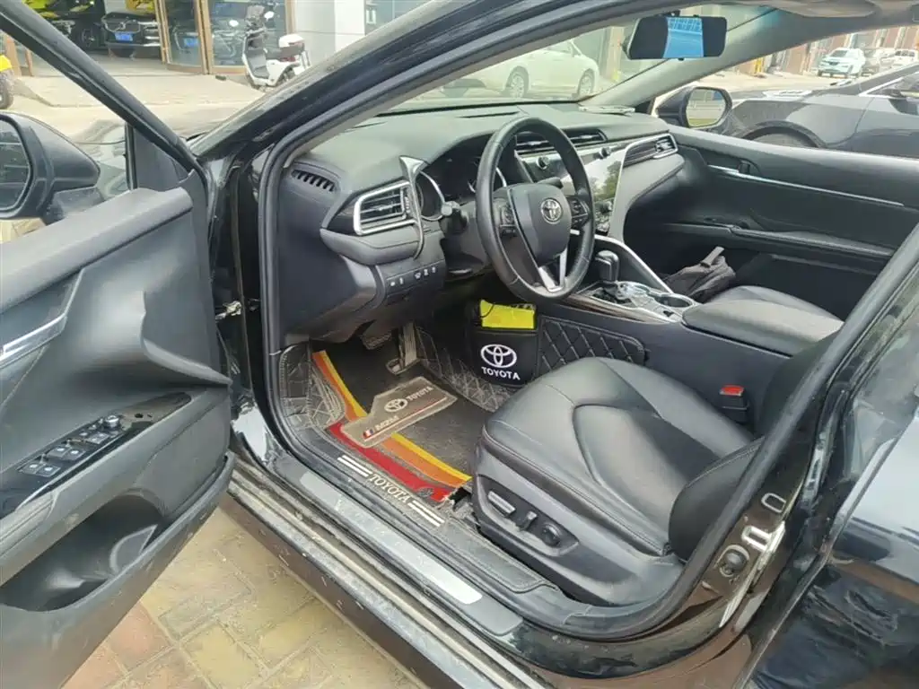 Toyota Camry 2020 — фото 16