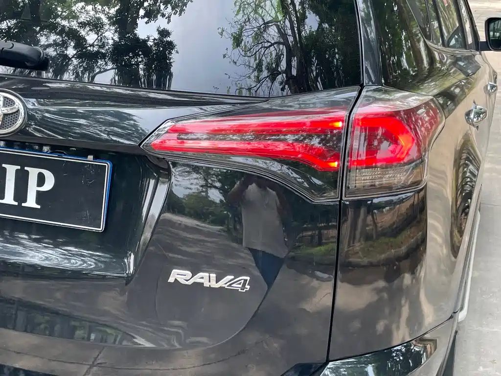 Toyota RAV4 2017 — фото 20
