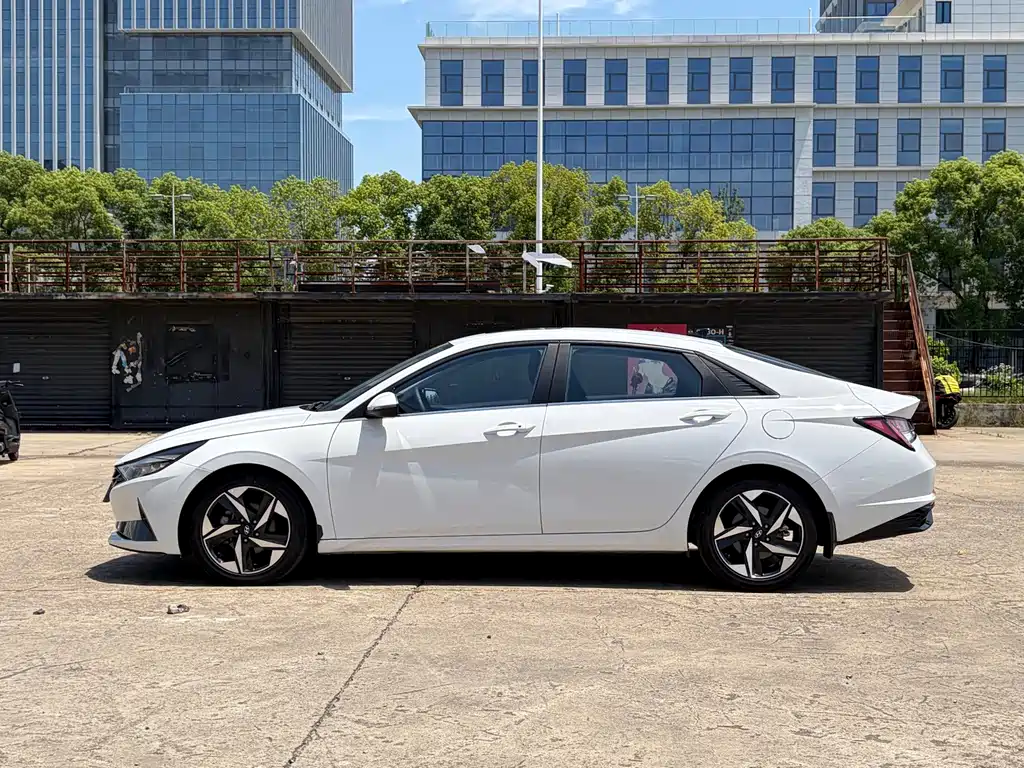 Hyundai Elantra 2022