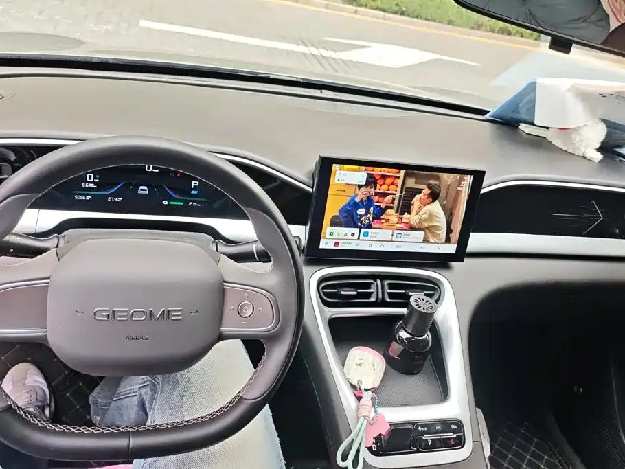 Geely Galaxy Starwish 2025 — фото 12