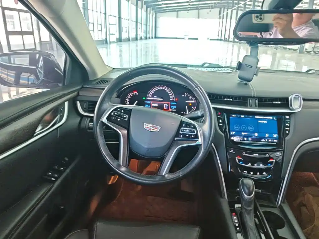 Cadillac XTS 2018 — фото 11