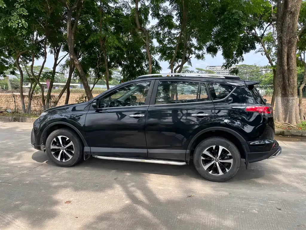 Toyota RAV4 2017 — фото 22