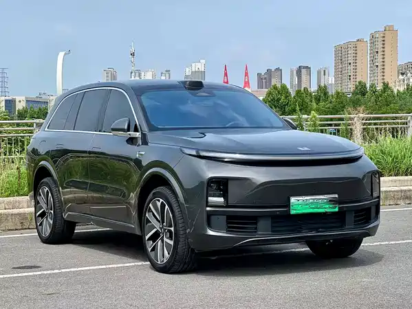 Li Auto L8 2025