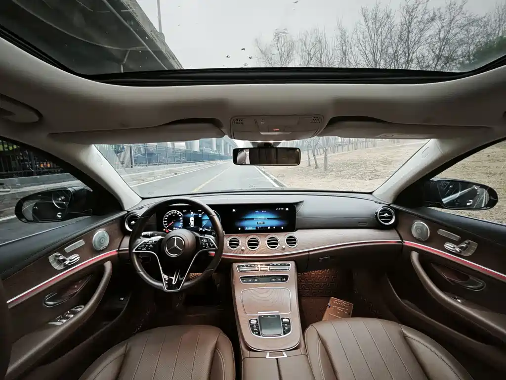 Mercedes-Benz E-Class 2022 — фото 12