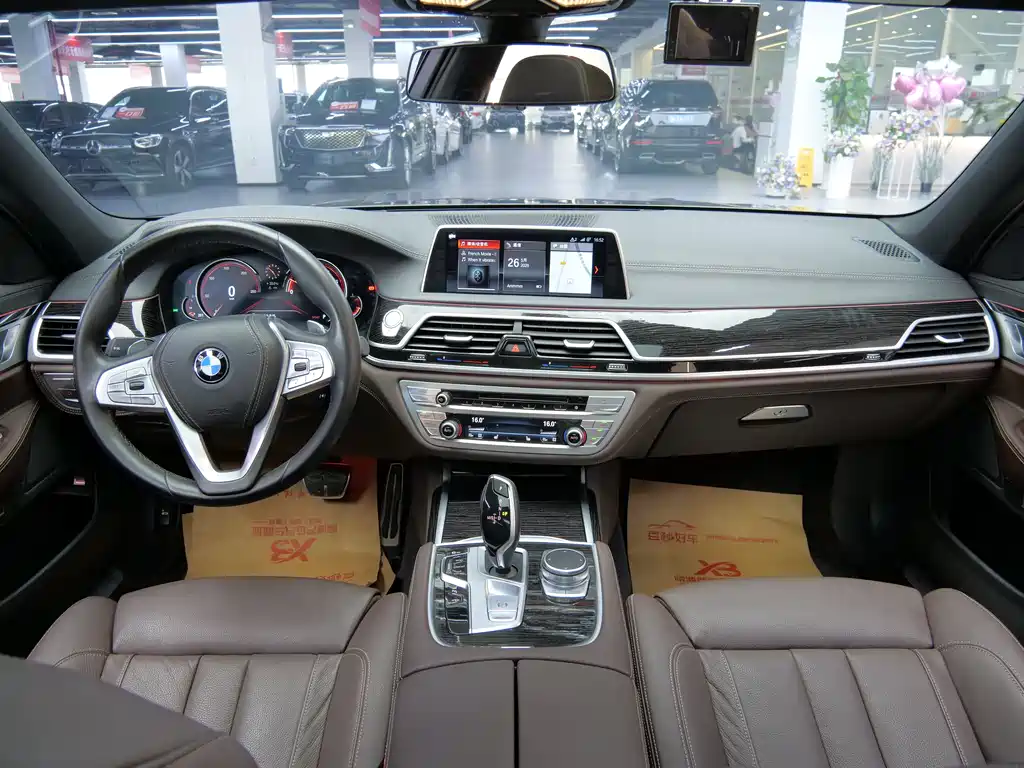 BMW 7 Series 2018 — фото 6