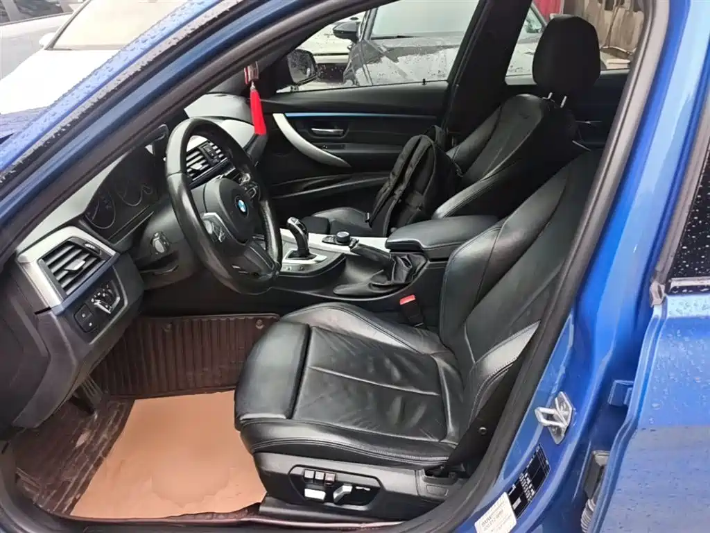 BMW 3 Series 2018 — фото 15
