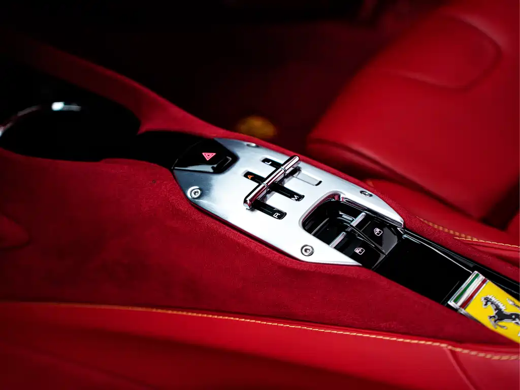 Ferrari SF90 2022 — фото 19