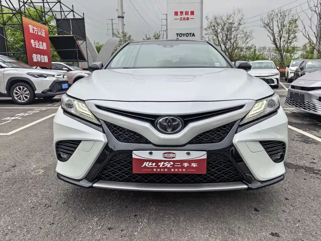 Toyota Camry 2019 — фото 2