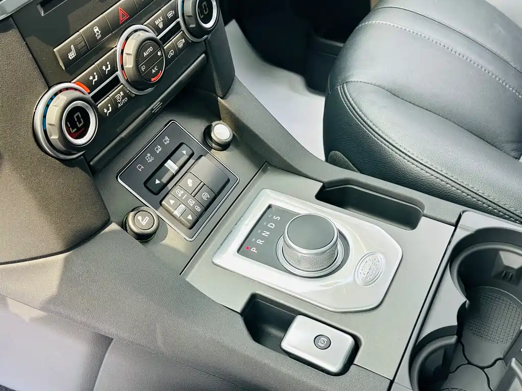 Land Rover Discovery 2016 — фото 13