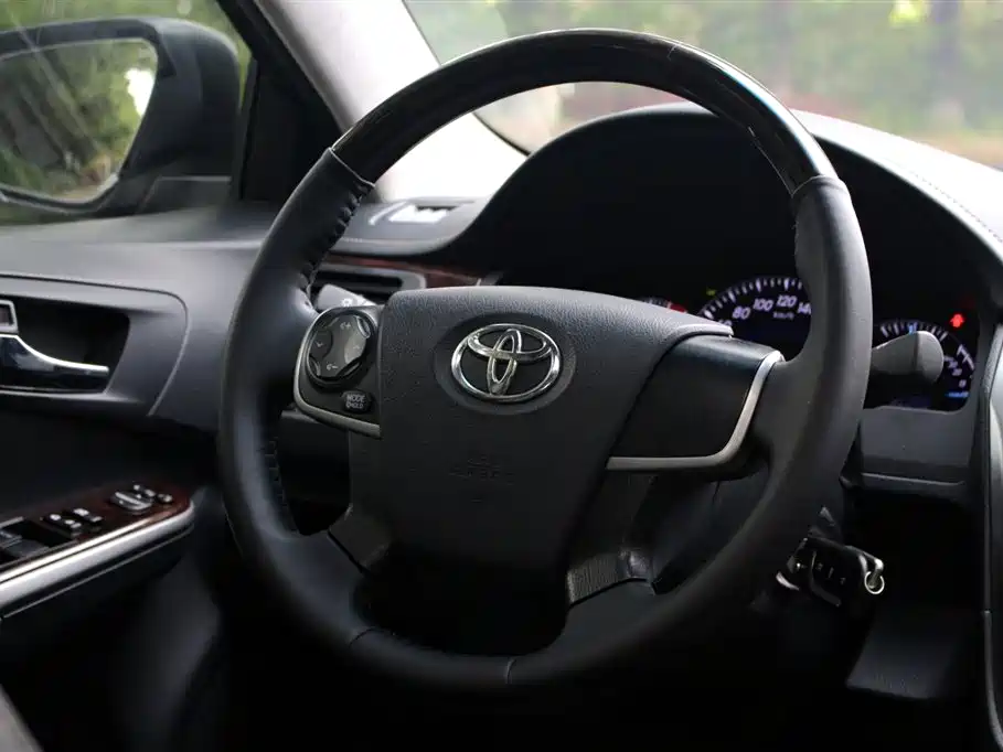 Toyota Camry 2017 — фото 14