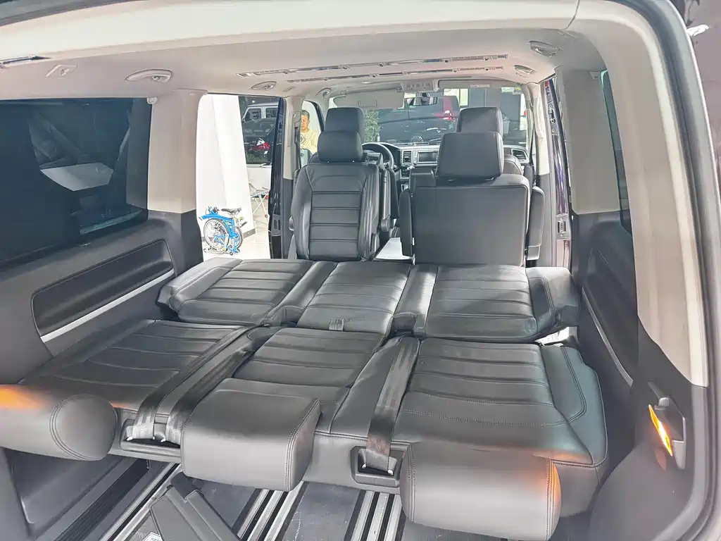 Volkswagen Multivan 2017 — фото 30