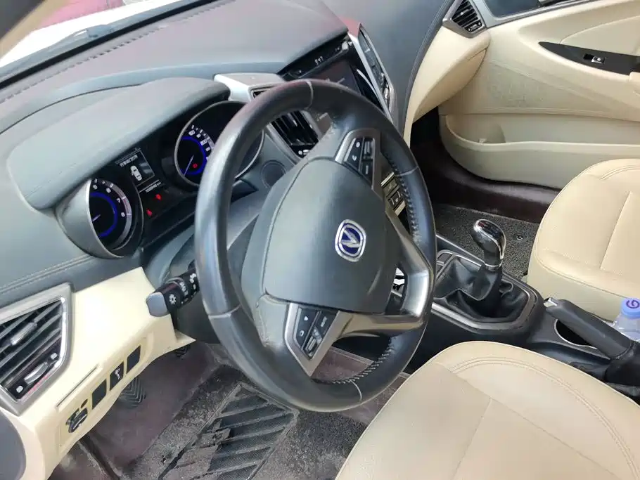 Changan Eado 2016 — фото 15