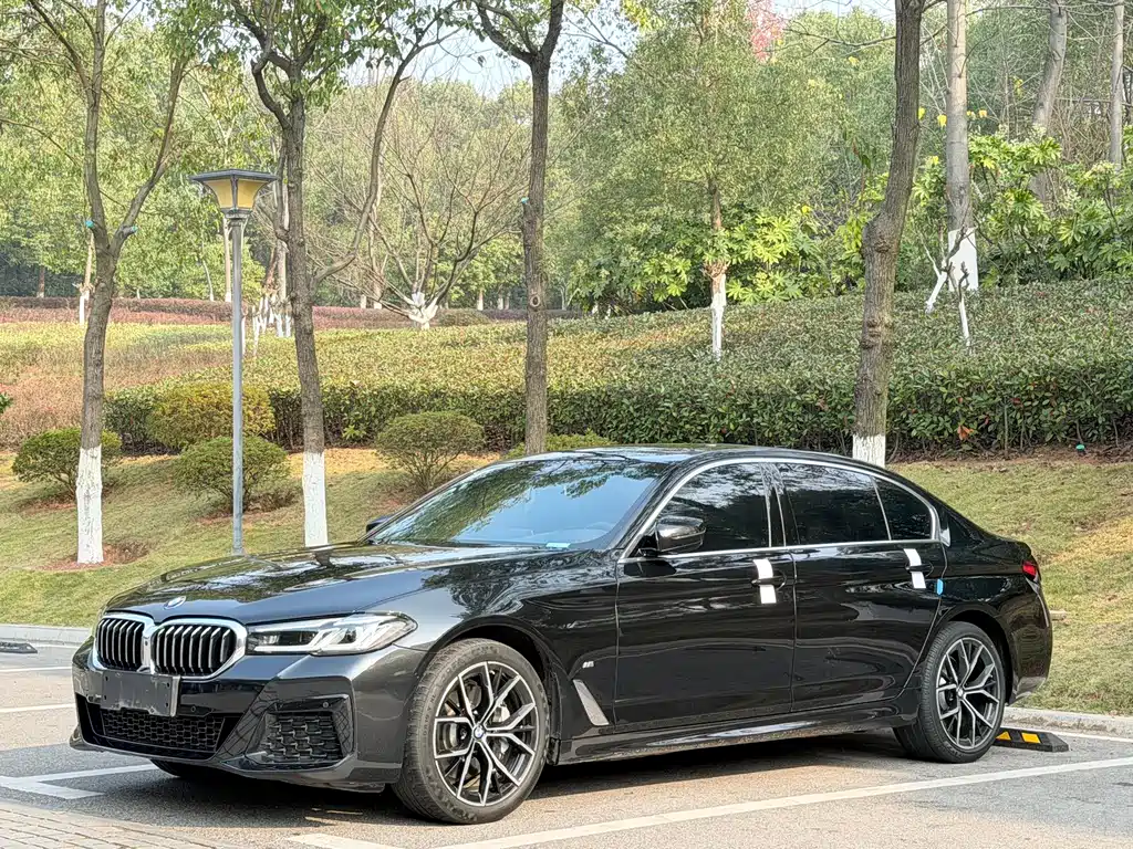 BMW 5 Series 2023 — фото 2