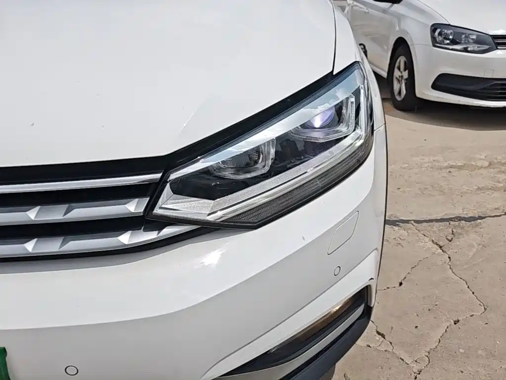 Volkswagen Touran 2019 — фото 24