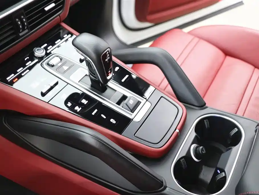 Porsche Cayenne 2019 — фото 16