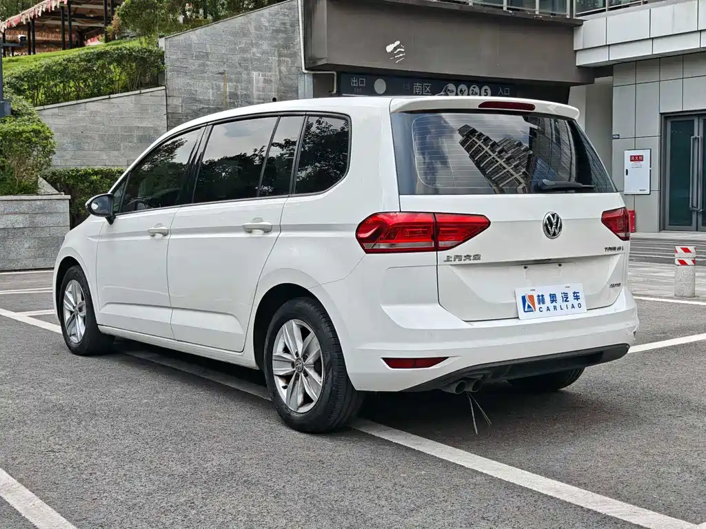 Volkswagen Touran 2017 — фото 29
