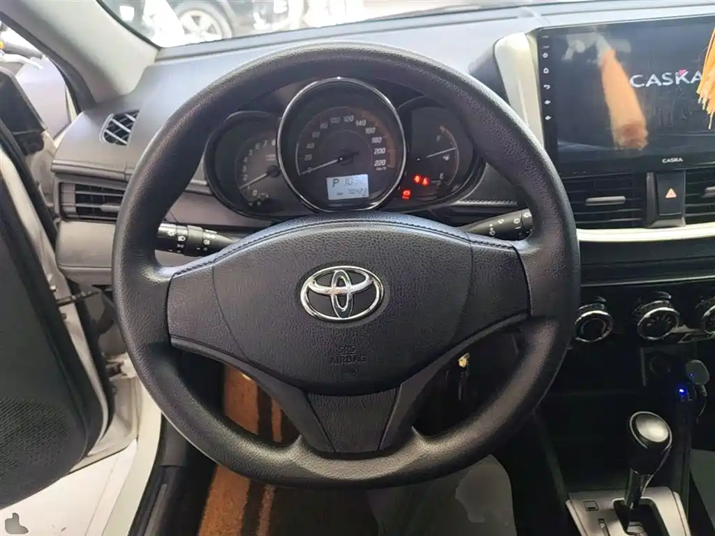 Toyota Yaris L 2020 — фото 11