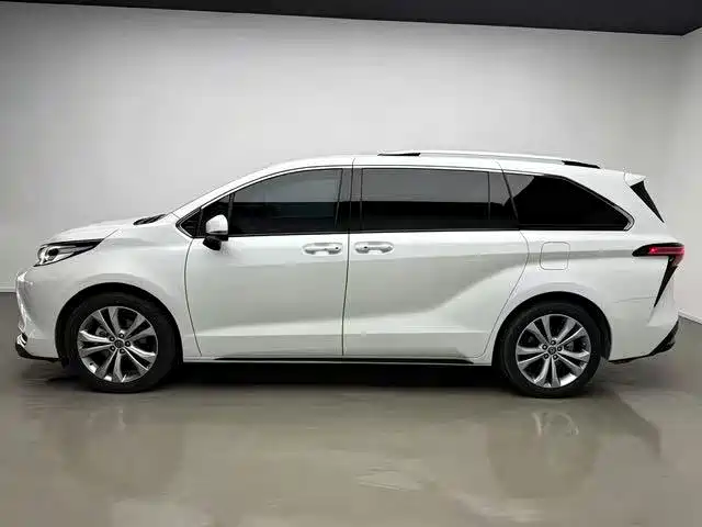 Toyota Sienna 2023 — фото 20