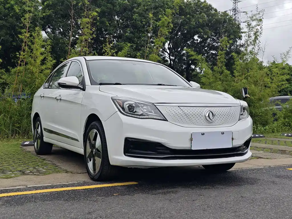 Dongfeng E70 2021