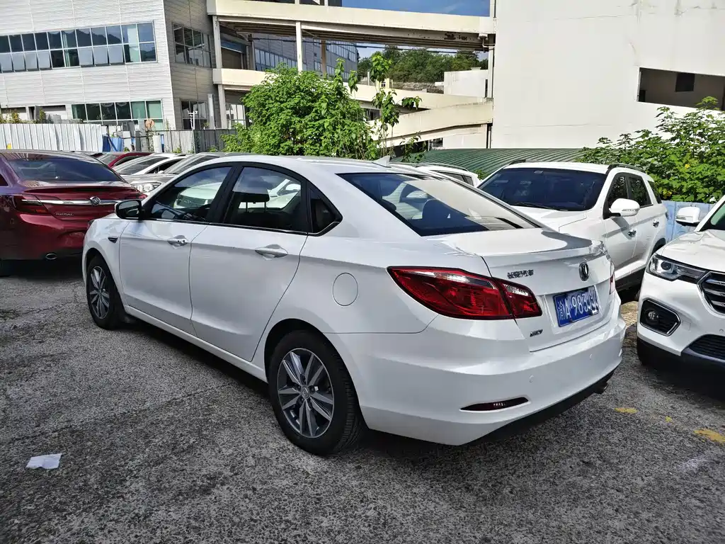 Changan Eado 2018 — фото 10