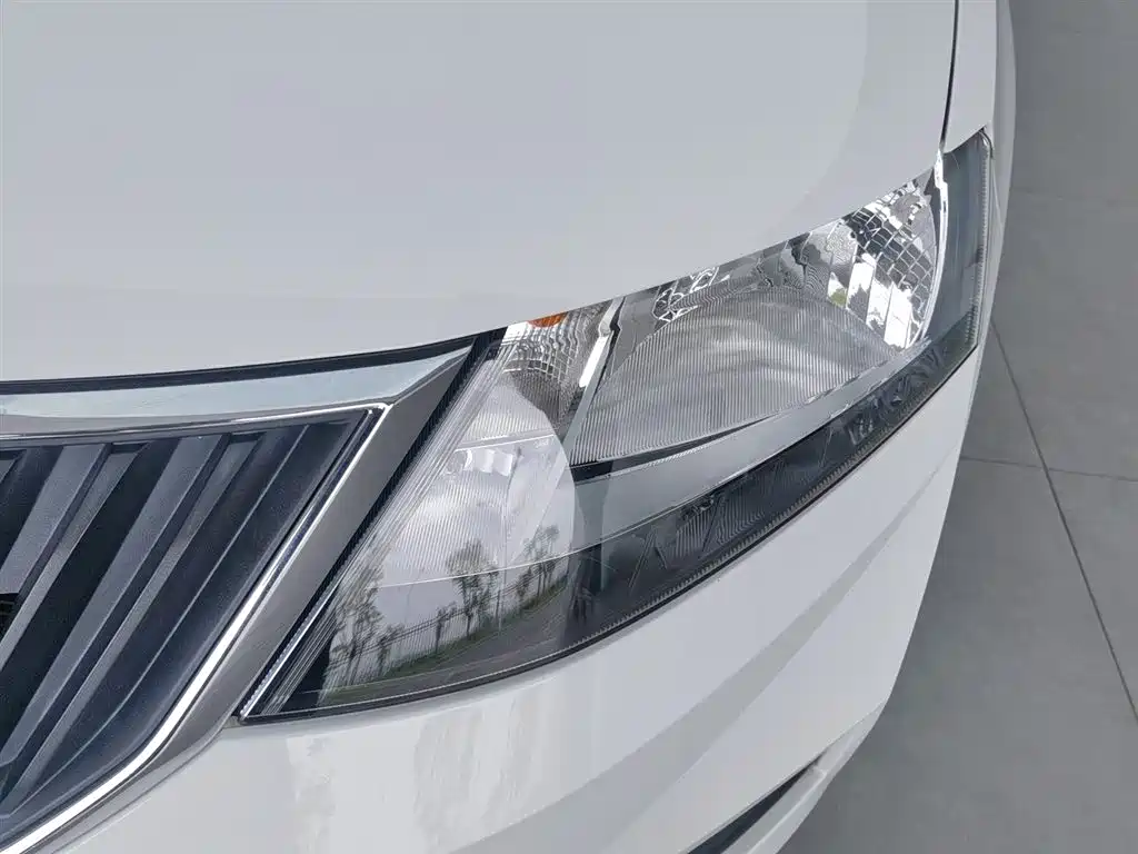 Skoda Rapid Spaceback 2019 — фото 7