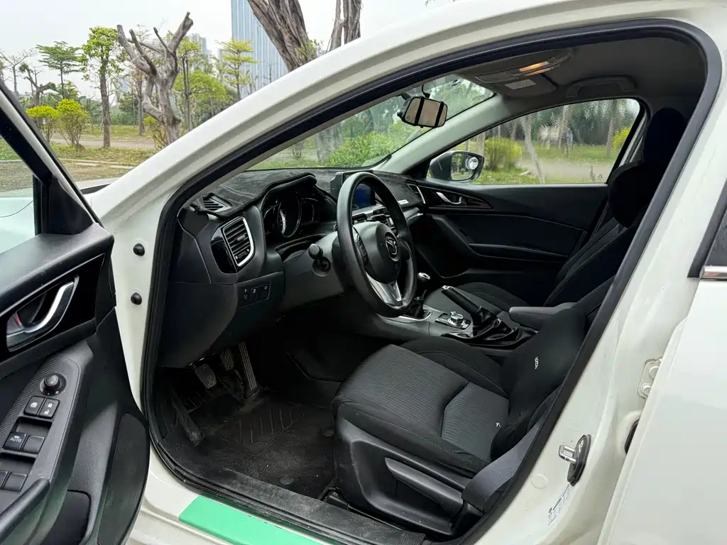 Mazda 3 Axela 2016 — фото 10