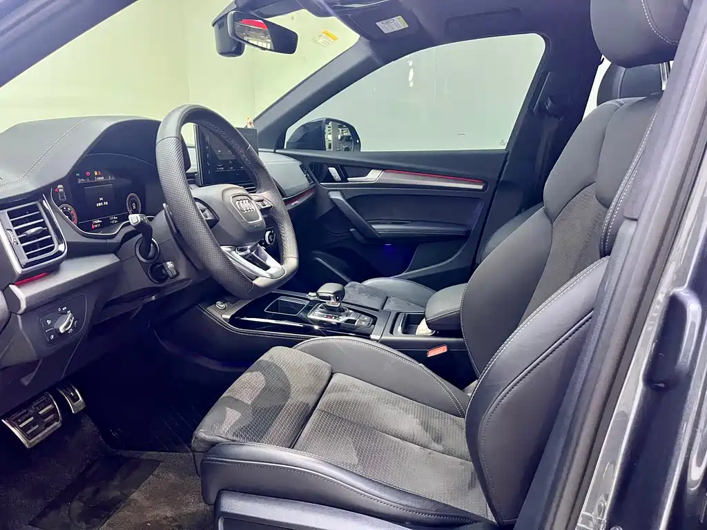 Audi Q5L Sportback 2025 — фото 12