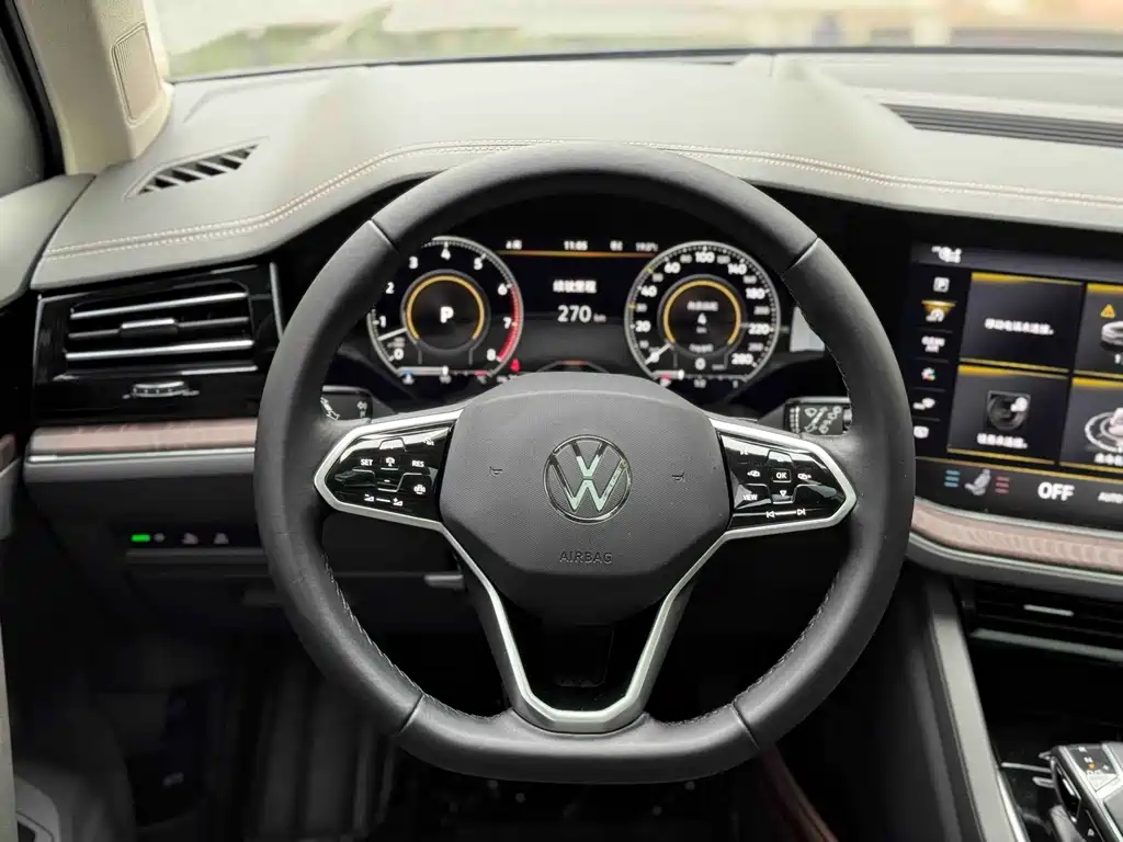 Volkswagen Touareg 2023 — фото 3
